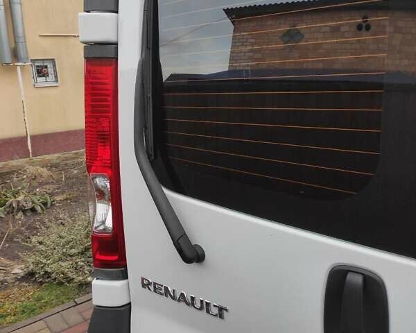 Белый Рено Трафик груз-пасс., объемом двигателя 2 л и пробегом 297 тыс. км за 15700 $, фото 6 на Automoto.ua