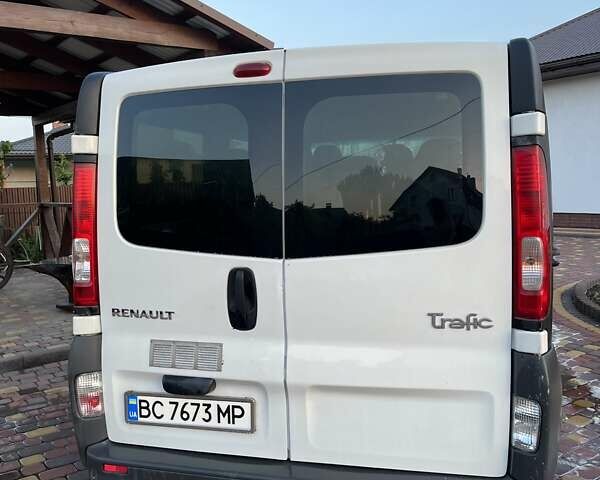 Белый Рено Трафик груз-пасс., объемом двигателя 2 л и пробегом 320 тыс. км за 13300 $, фото 5 на Automoto.ua