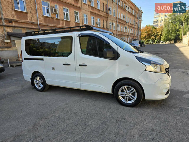 Белый Рено Трафик груз-пасс., объемом двигателя 1.6 л и пробегом 260 тыс. км за 18000 $, фото 12 на Automoto.ua