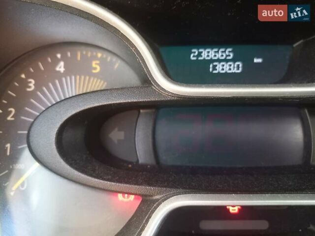 Белый Рено Трафик груз-пасс., объемом двигателя 1.6 л и пробегом 238 тыс. км за 13500 $, фото 4 на Automoto.ua