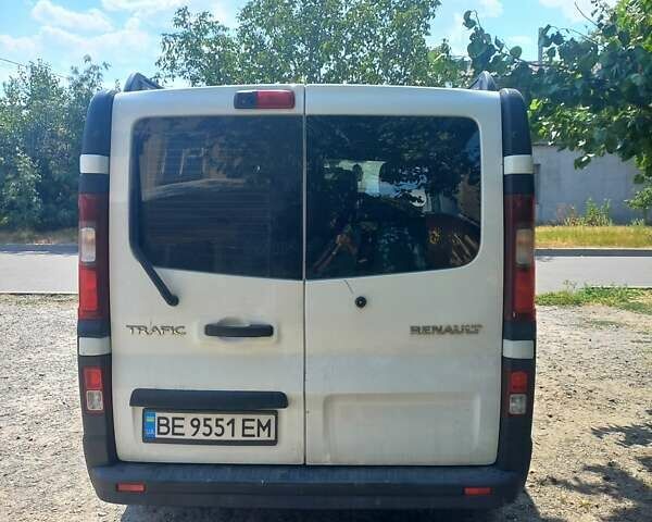 Белый Рено Трафик груз-пасс., объемом двигателя 1.6 л и пробегом 238 тыс. км за 13500 $, фото 2 на Automoto.ua