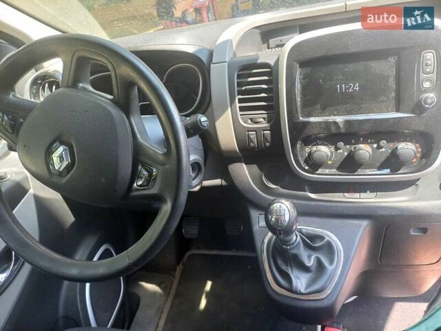 Белый Рено Трафик груз-пасс., объемом двигателя 1.6 л и пробегом 238 тыс. км за 13500 $, фото 5 на Automoto.ua