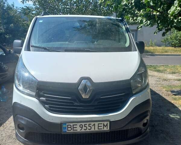 Белый Рено Трафик груз-пасс., объемом двигателя 1.6 л и пробегом 238 тыс. км за 13500 $, фото 3 на Automoto.ua