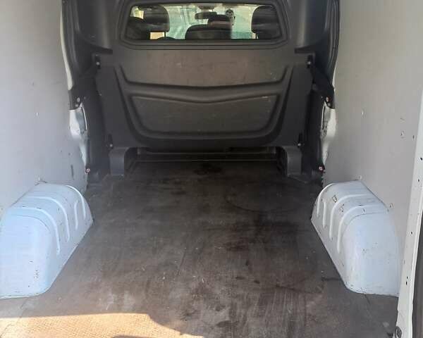 Белый Рено Трафик груз-пасс., объемом двигателя 1.6 л и пробегом 238 тыс. км за 13500 $, фото 7 на Automoto.ua