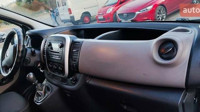 Белый Рено Трафик груз-пасс., объемом двигателя 1.6 л и пробегом 260 тыс. км за 16400 $, фото 11 на Automoto.ua