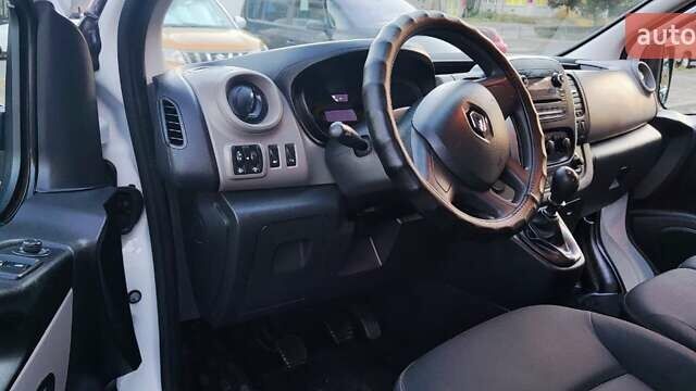 Белый Рено Трафик груз-пасс., объемом двигателя 1.6 л и пробегом 260 тыс. км за 16400 $, фото 6 на Automoto.ua