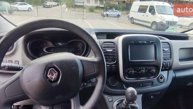 Білий Рено Трафік вант-пас., об'ємом двигуна 0 л та пробігом 120 тис. км за 13800 $, фото 5 на Automoto.ua