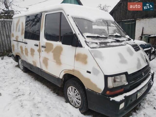 Белый Рено Трафик груз-пасс., объемом двигателя 2.1 л и пробегом 236 тыс. км за 626 $, фото 3 на Automoto.ua