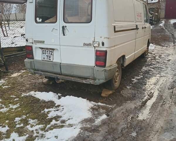 Білий Рено Трафік вант-пас., об'ємом двигуна 2.5 л та пробігом 220 тис. км за 3000 $, фото 2 на Automoto.ua