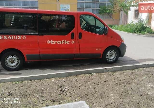 Красный Рено Трафик груз-пасс., объемом двигателя 2.5 л и пробегом 340 тыс. км за 7200 $, фото 1 на Automoto.ua
