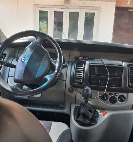 Рено Трафик груз-пасс., объемом двигателя 2 л и пробегом 330 тыс. км за 9300 $, фото 7 на Automoto.ua