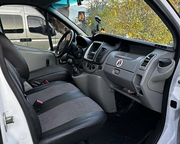 Рено Трафик груз-пасс., объемом двигателя 2 л и пробегом 370 тыс. км за 10800 $, фото 5 на Automoto.ua