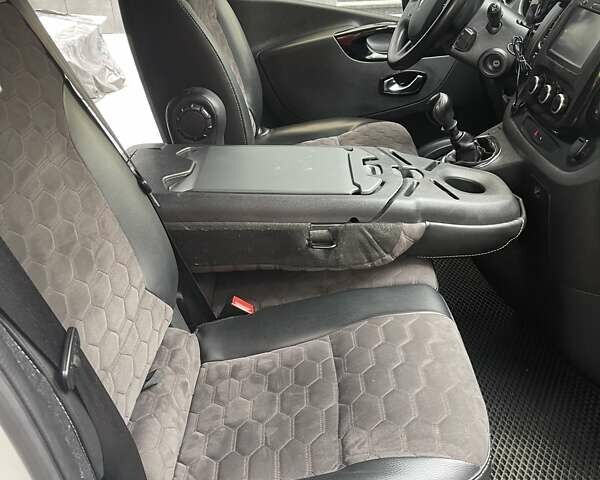 Рено Трафик груз-пасс., объемом двигателя 1.6 л и пробегом 220 тыс. км за 17100 $, фото 3 на Automoto.ua