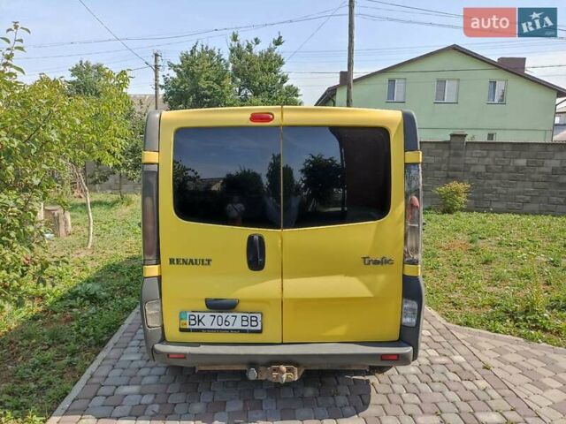 Жовтий Рено Трафік вант-пас., об'ємом двигуна 2.5 л та пробігом 432 тис. км за 7500 $, фото 3 на Automoto.ua
