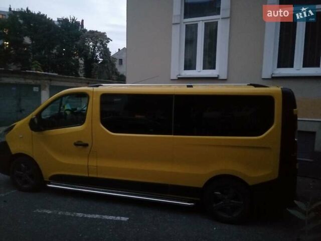 Желтый Рено Трафик груз-пасс., объемом двигателя 1.6 л и пробегом 180 тыс. км за 18000 $, фото 2 на Automoto.ua