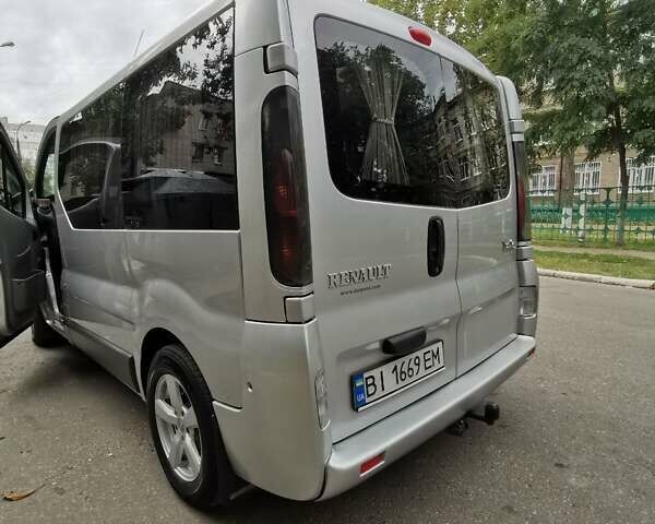 Серый Рено Трафик груз-пасс., объемом двигателя 1.9 л и пробегом 290 тыс. км за 7500 $, фото 3 на Automoto.ua