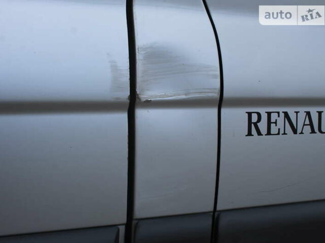 Серый Рено Трафик груз-пасс., объемом двигателя 1.87 л и пробегом 300 тыс. км за 7200 $, фото 17 на Automoto.ua