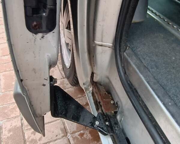 Сірий Рено Трафік вант-пас., об'ємом двигуна 2.4 л та пробігом 385 тис. км за 7600 $, фото 12 на Automoto.ua