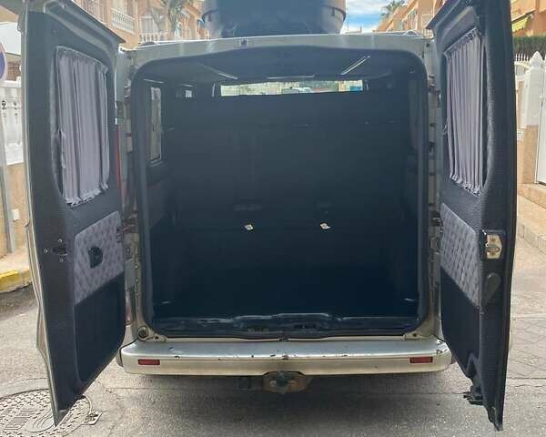 Сірий Рено Трафік вант-пас., об'ємом двигуна 0 л та пробігом 230 тис. км за 14800 $, фото 13 на Automoto.ua