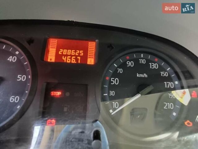 Серый Рено Трафик груз-пасс., объемом двигателя 2.5 л и пробегом 288 тыс. км за 11500 $, фото 7 на Automoto.ua