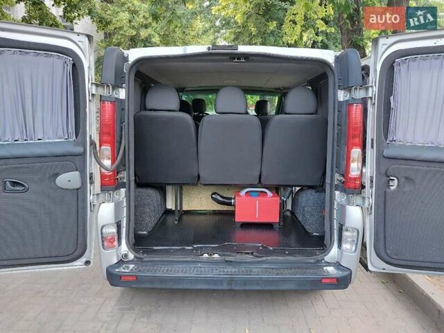 Серый Рено Трафик груз-пасс., объемом двигателя 2 л и пробегом 160 тыс. км за 13500 $, фото 18 на Automoto.ua