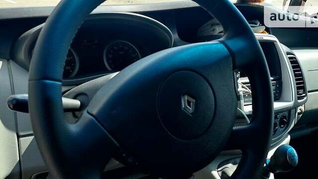 Серый Рено Трафик груз-пасс., объемом двигателя 2 л и пробегом 287 тыс. км за 12999 $, фото 8 на Automoto.ua