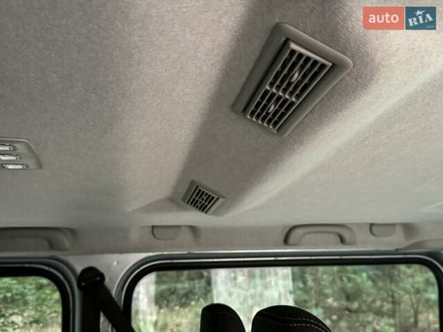 Серый Рено Трафик груз-пасс., объемом двигателя 2 л и пробегом 12 тыс. км за 42800 $, фото 55 на Automoto.ua