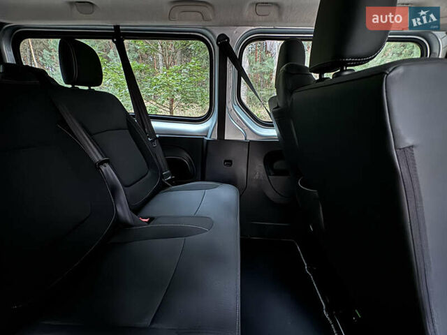 Серый Рено Трафик груз-пасс., объемом двигателя 2 л и пробегом 12 тыс. км за 42800 $, фото 58 на Automoto.ua