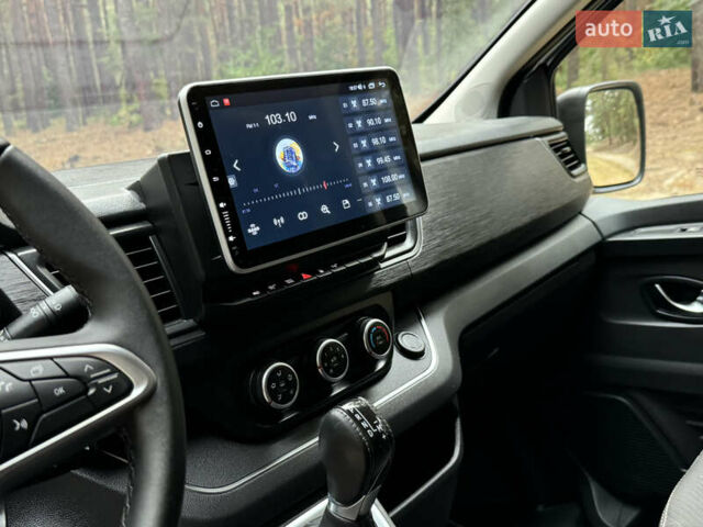 Серый Рено Трафик груз-пасс., объемом двигателя 2 л и пробегом 12 тыс. км за 42800 $, фото 45 на Automoto.ua