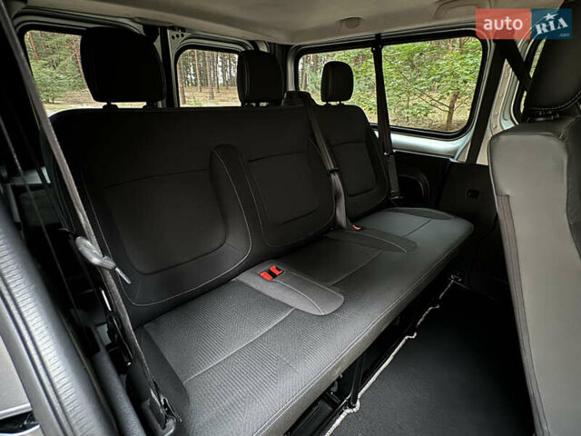 Серый Рено Трафик груз-пасс., объемом двигателя 2 л и пробегом 12 тыс. км за 42800 $, фото 57 на Automoto.ua