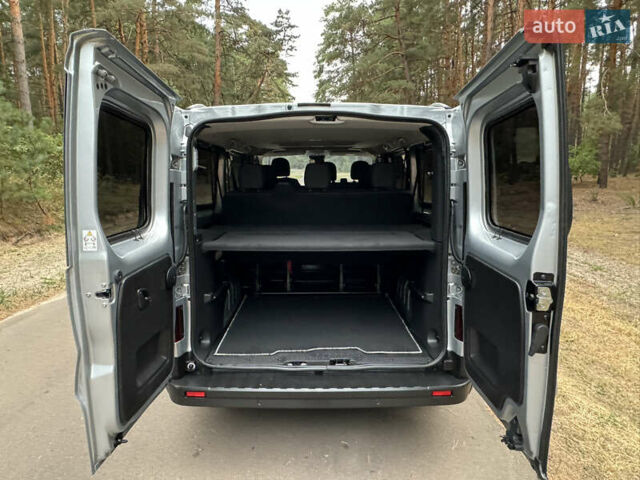 Серый Рено Трафик груз-пасс., объемом двигателя 2 л и пробегом 12 тыс. км за 42800 $, фото 63 на Automoto.ua