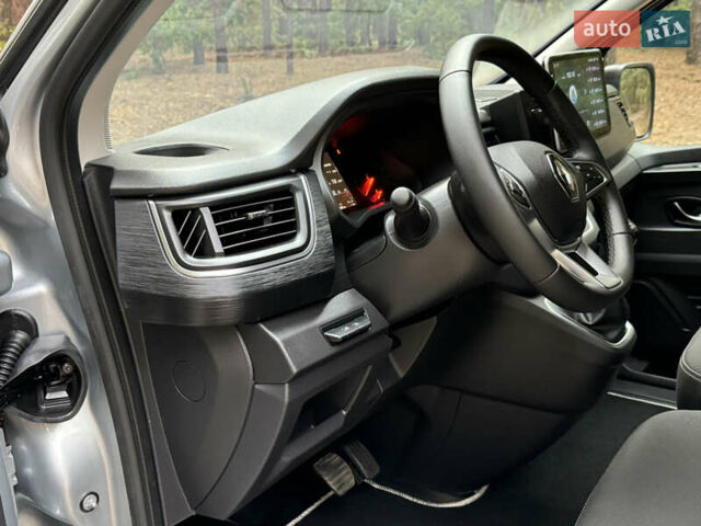 Серый Рено Трафик груз-пасс., объемом двигателя 2 л и пробегом 12 тыс. км за 42800 $, фото 43 на Automoto.ua