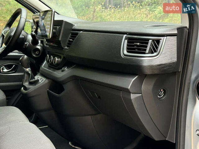 Серый Рено Трафик груз-пасс., объемом двигателя 2 л и пробегом 12 тыс. км за 42800 $, фото 49 на Automoto.ua