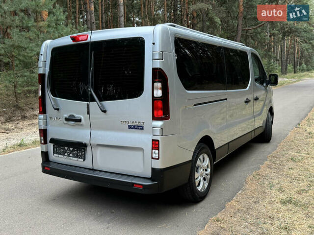Серый Рено Трафик груз-пасс., объемом двигателя 2 л и пробегом 12 тыс. км за 42800 $, фото 76 на Automoto.ua
