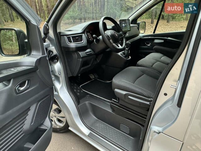 Серый Рено Трафик груз-пасс., объемом двигателя 2 л и пробегом 12 тыс. км за 42800 $, фото 39 на Automoto.ua