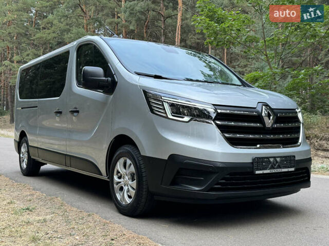Серый Рено Трафик груз-пасс., объемом двигателя 2 л и пробегом 12 тыс. км за 42800 $, фото 2 на Automoto.ua