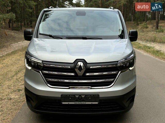 Серый Рено Трафик груз-пасс., объемом двигателя 2 л и пробегом 12 тыс. км за 42800 $, фото 3 на Automoto.ua