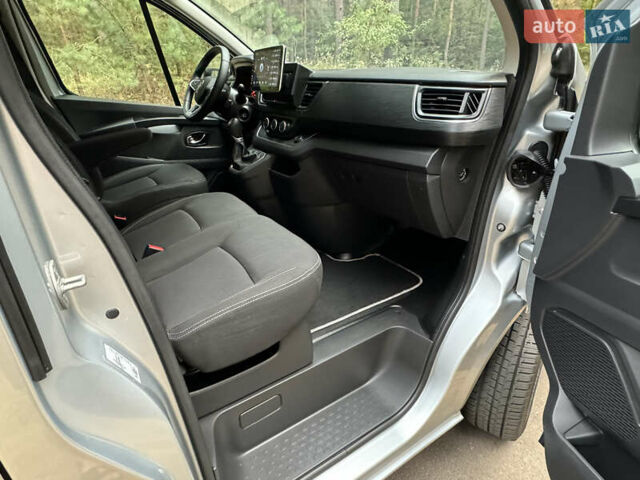 Серый Рено Трафик груз-пасс., объемом двигателя 2 л и пробегом 12 тыс. км за 42800 $, фото 47 на Automoto.ua