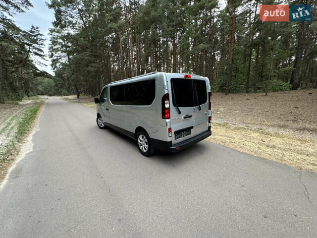 Серый Рено Трафик груз-пасс., объемом двигателя 2 л и пробегом 12 тыс. км за 42800 $, фото 74 на Automoto.ua
