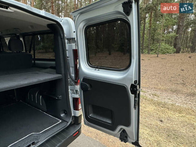 Серый Рено Трафик груз-пасс., объемом двигателя 2 л и пробегом 12 тыс. км за 42800 $, фото 64 на Automoto.ua