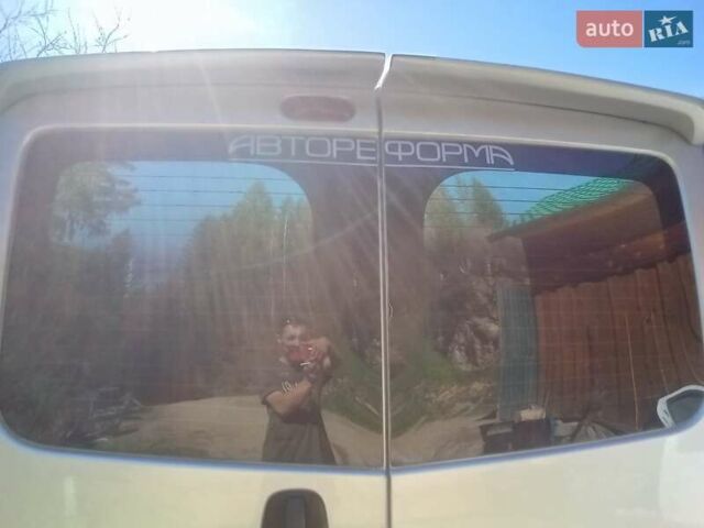 Серый Рено Трафик груз-пасс., объемом двигателя 2 л и пробегом 320 тыс. км за 11800 $, фото 5 на Automoto.ua