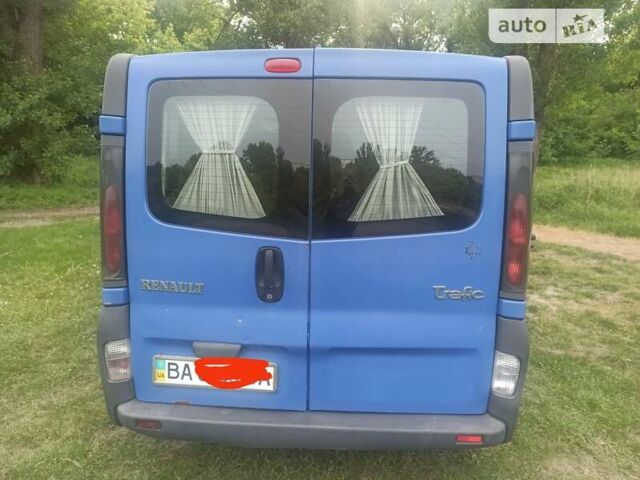 Синий Рено Трафик груз-пасс., объемом двигателя 1.9 л и пробегом 400 тыс. км за 7500 $, фото 4 на Automoto.ua