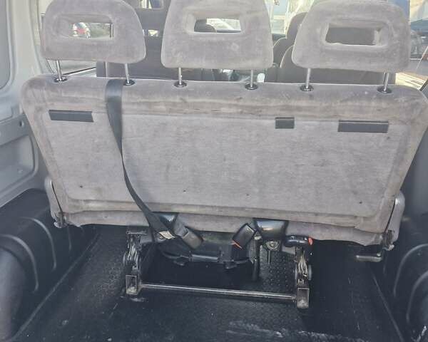 Синий Рено Трафик груз-пасс., объемом двигателя 0 л и пробегом 384 тыс. км за 7700 $, фото 11 на Automoto.ua