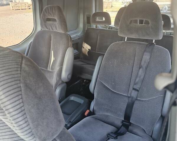 Синий Рено Трафик груз-пасс., объемом двигателя 0 л и пробегом 384 тыс. км за 7700 $, фото 4 на Automoto.ua