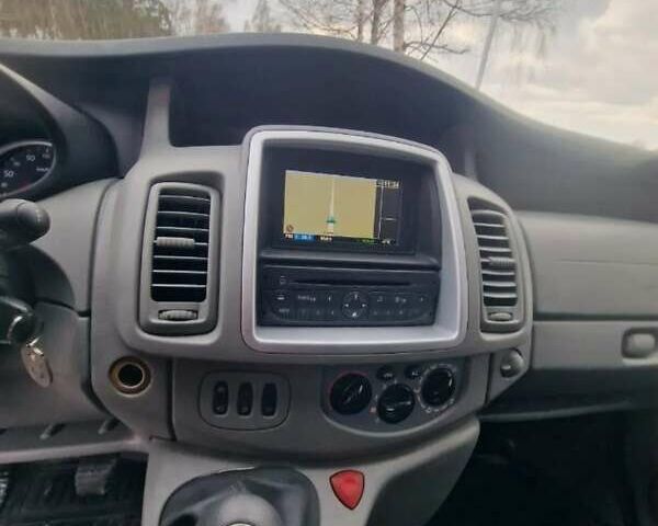 Синий Рено Трафик груз-пасс., объемом двигателя 2 л и пробегом 195 тыс. км за 9100 $, фото 12 на Automoto.ua