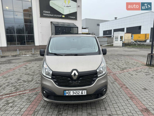 Коричневый Рено Трафик, объемом двигателя 1.6 л и пробегом 215 тыс. км за 13400 $, фото 1 на Automoto.ua