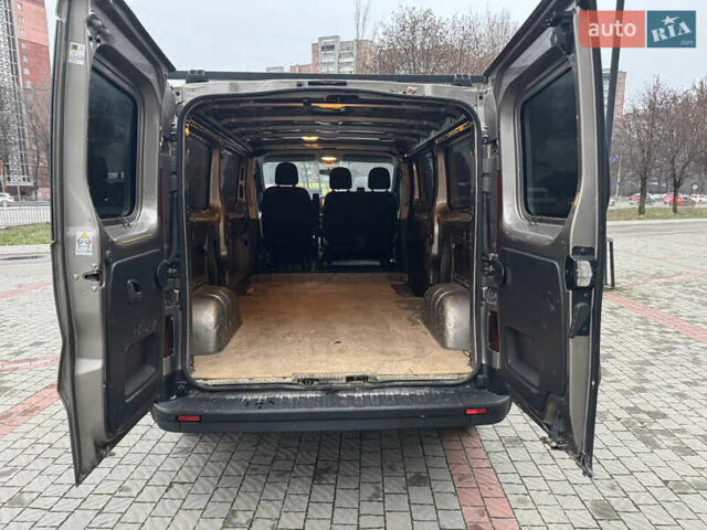 Коричневый Рено Трафик, объемом двигателя 1.6 л и пробегом 215 тыс. км за 13400 $, фото 12 на Automoto.ua