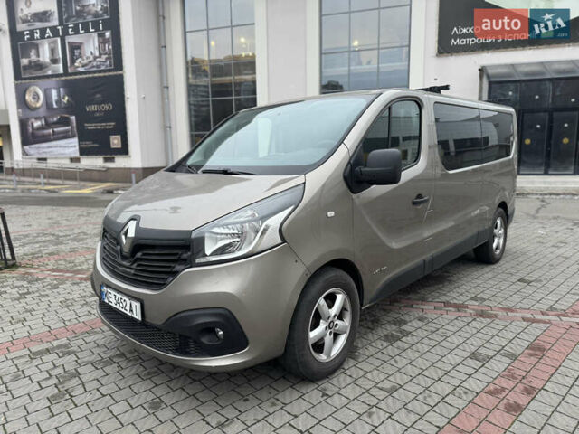Коричневый Рено Трафик, объемом двигателя 1.6 л и пробегом 215 тыс. км за 13400 $, фото 2 на Automoto.ua