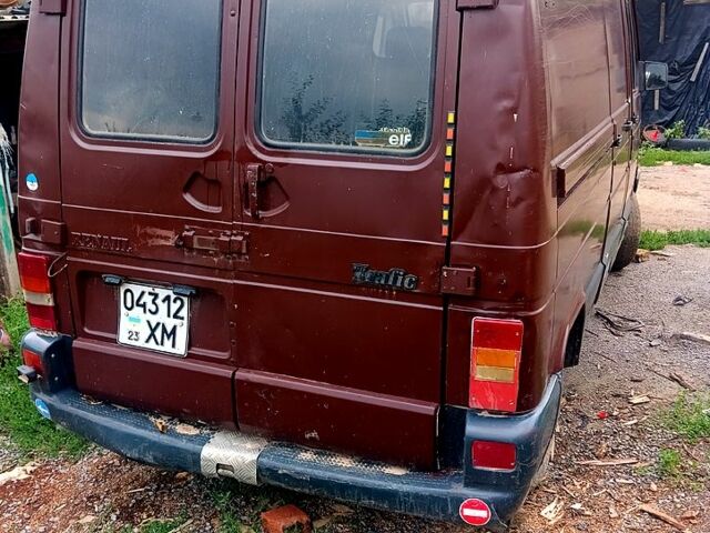 Коричневый Рено Трафик, объемом двигателя 2.5 л и пробегом 432 тыс. км за 1000 $, фото 1 на Automoto.ua