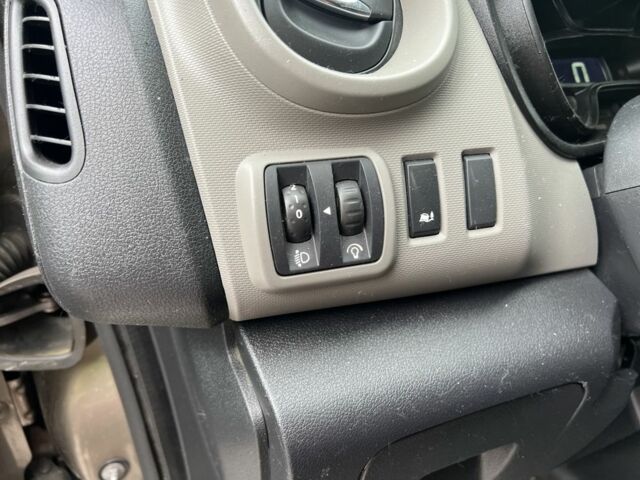 Коричневый Рено Трафик, объемом двигателя 1.6 л и пробегом 212 тыс. км за 14500 $, фото 9 на Automoto.ua